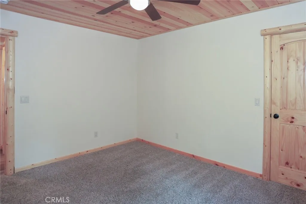 365 Santa Barbara Avenue, Sugarloaf, California 92386 home-pic-25
