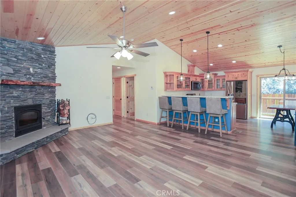 365 Santa Barbara Avenue, Sugarloaf, California 92386 home-pic-7