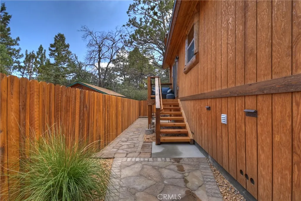 365 Santa Barbara Avenue, Sugarloaf, California 92386 home-pic-41