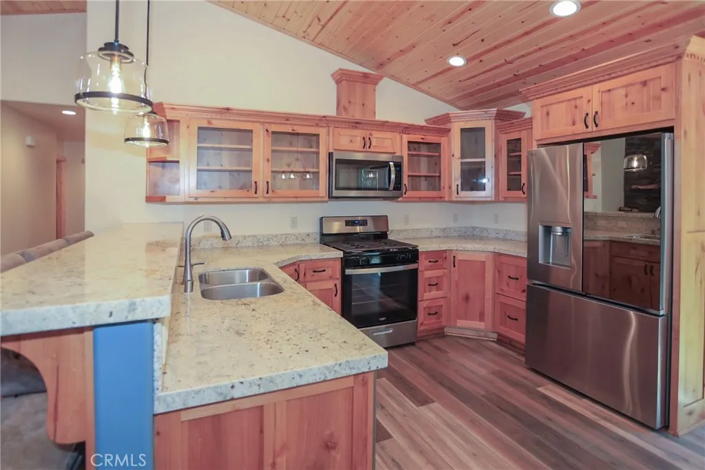 365 Santa Barbara Avenue, Sugarloaf, California 92386 home-pic-9