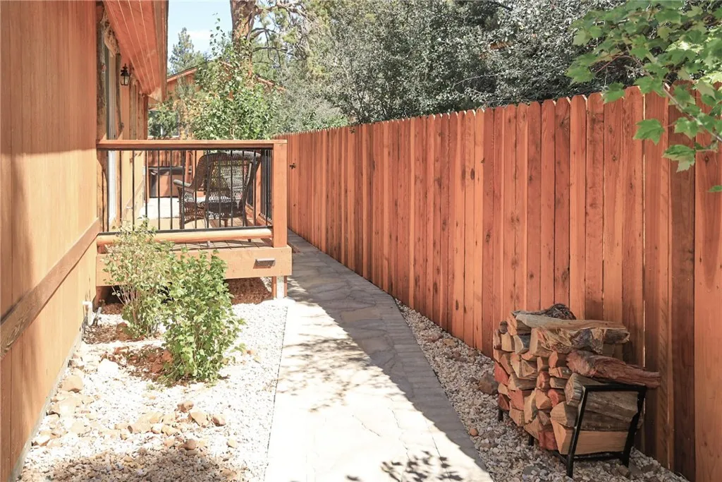 365 Santa Barbara Avenue, Sugarloaf, California 92386 home-pic-35