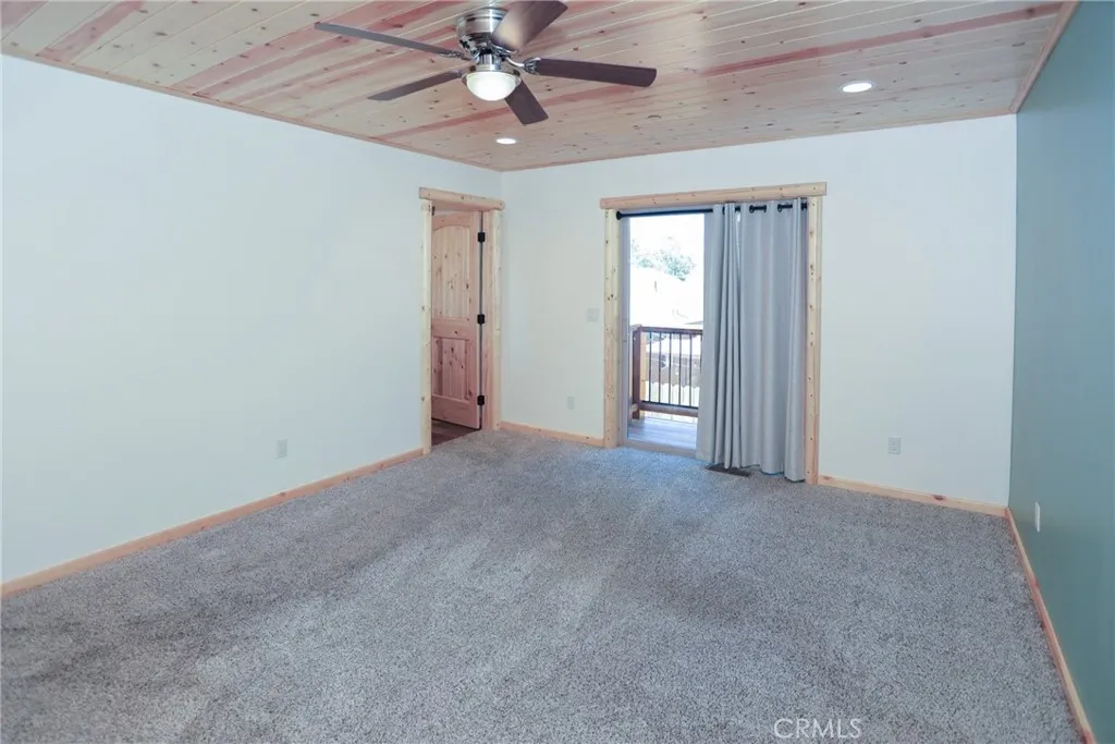 365 Santa Barbara Avenue, Sugarloaf, California 92386 home-pic-21