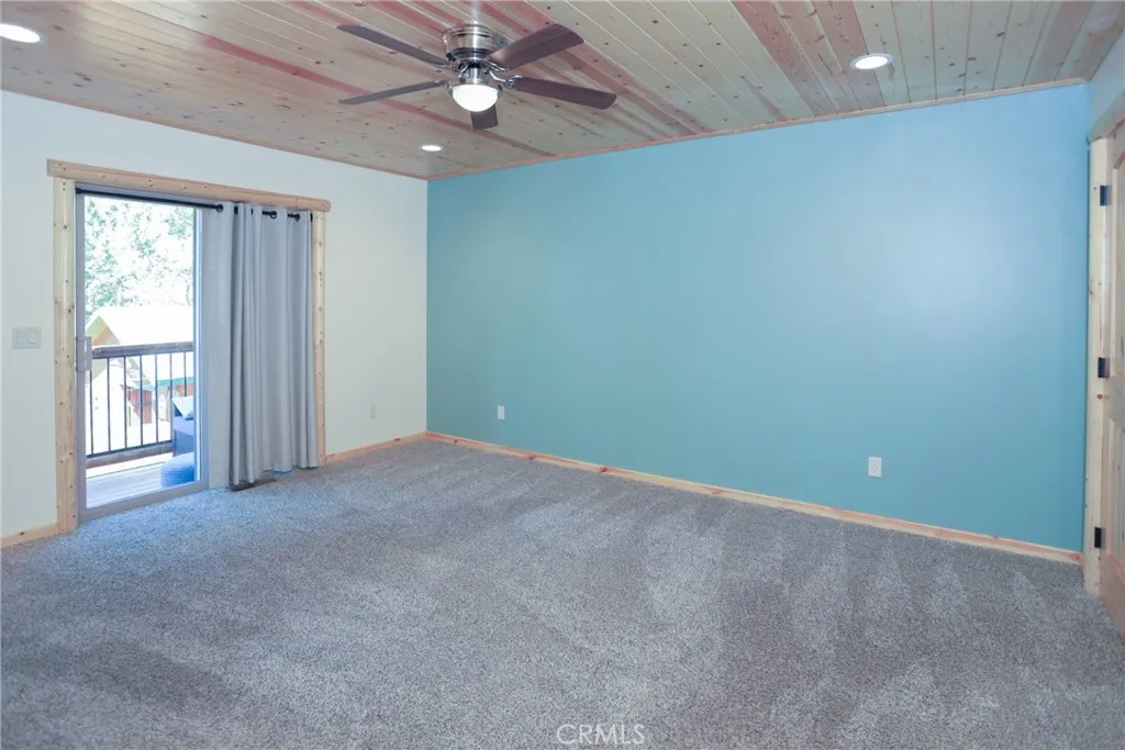 365 Santa Barbara Avenue, Sugarloaf, California 92386 home-pic-20