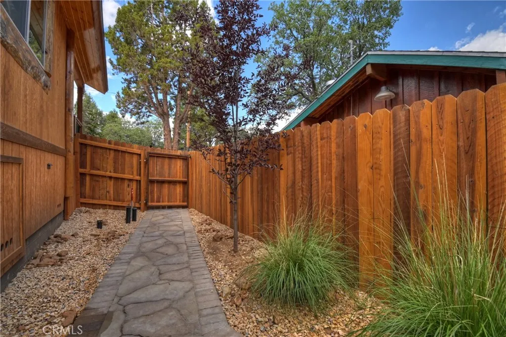 365 Santa Barbara Avenue, Sugarloaf, California 92386 home-pic-42