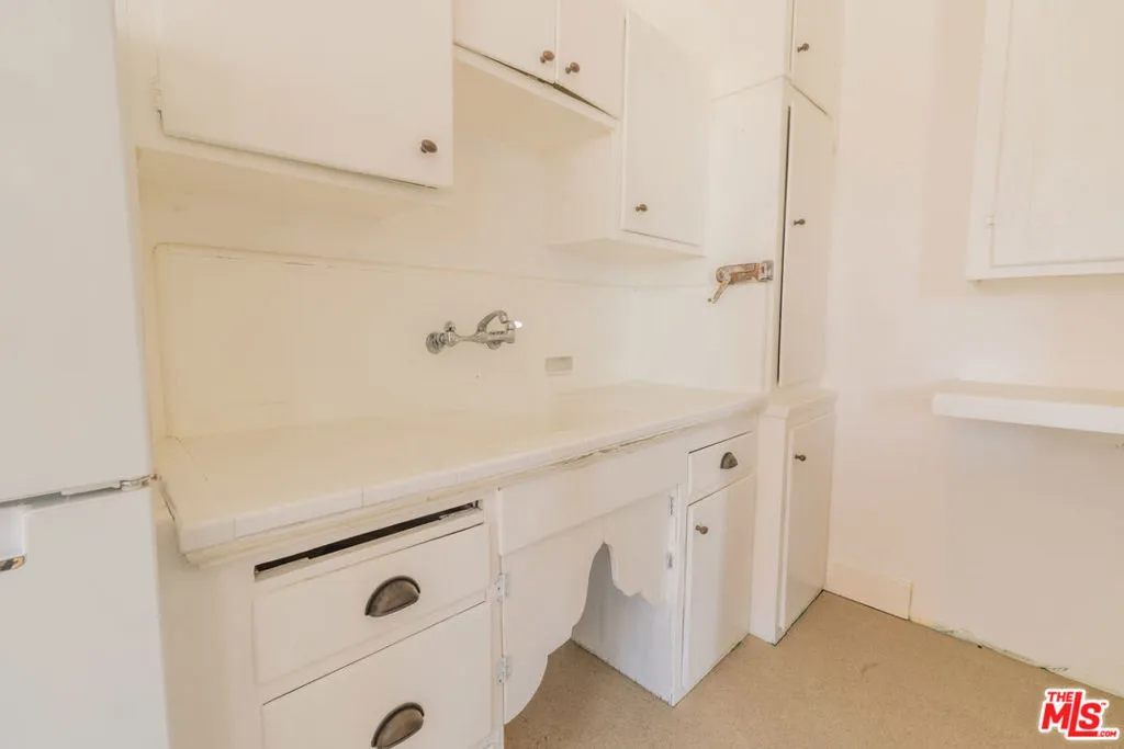 2121 James M Wood Boulevard 411, Los Angeles, California 90006 home-pic-4