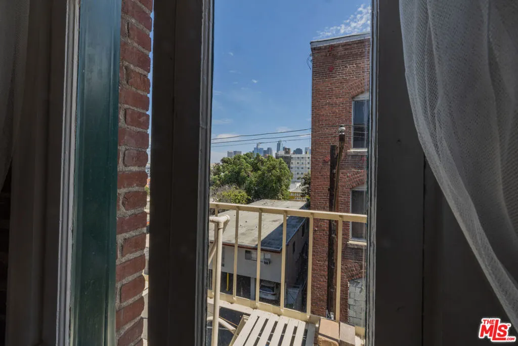 2121 James M Wood Boulevard 411, Los Angeles, California 90006 home-pic-14