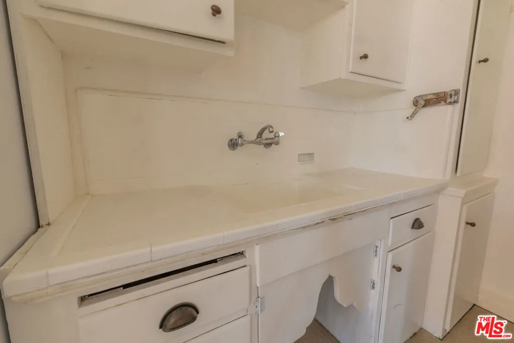 2121 James M Wood Boulevard 411, Los Angeles, California 90006 home-pic-7