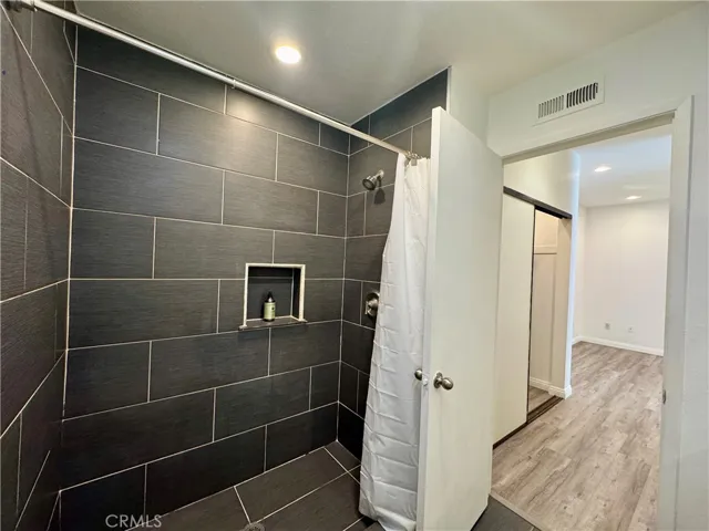 Gorgeous walk in shower