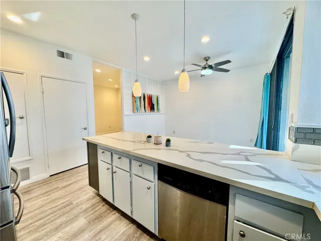 Large island for easy entertaining!
