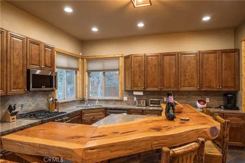 325 Stoney Creek Road, Big Bear Lake, California 92315 home-pic-10