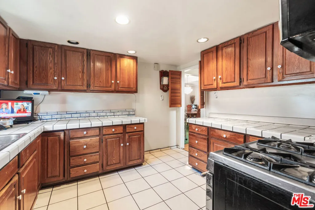 4822 Cimarron Street, Los Angeles, California 90062 home-pic-10