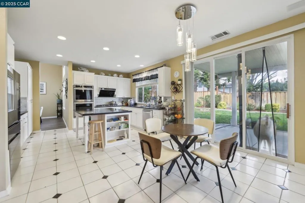 5004 Star Mine Way, Antioch, California 94531 home-pic-12