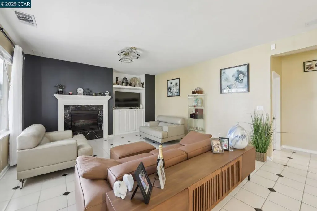 5004 Star Mine Way, Antioch, California 94531 home-pic-16