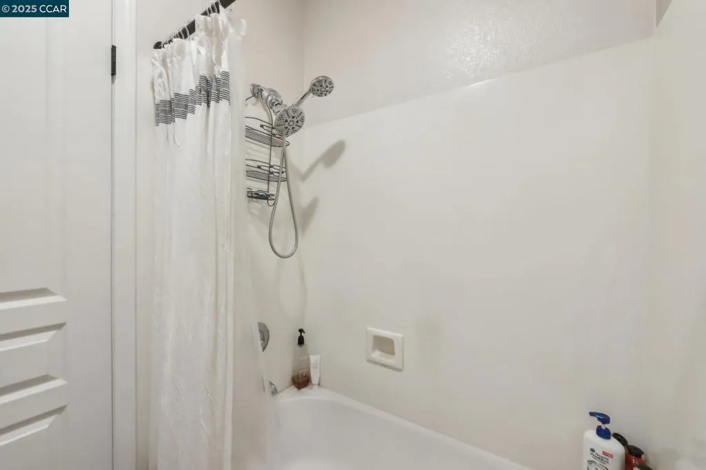 5004 Star Mine Way, Antioch, California 94531 home-pic-32