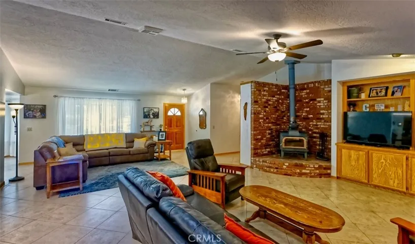 13152 Mission Street, Oak Hills, California 92344