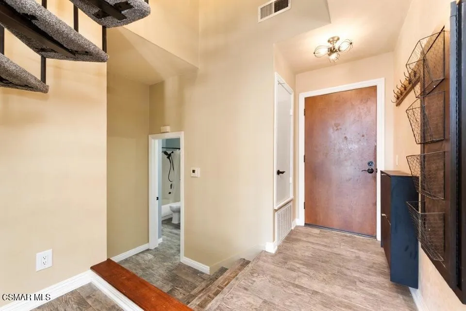 3306 Darby Street 402, Simi Valley, California 93063 home-pic-27