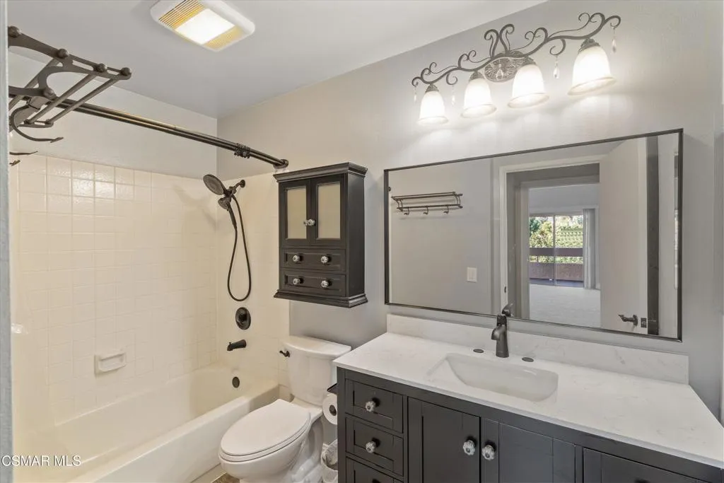 3306 Darby Street 402, Simi Valley, California 93063 home-pic-14