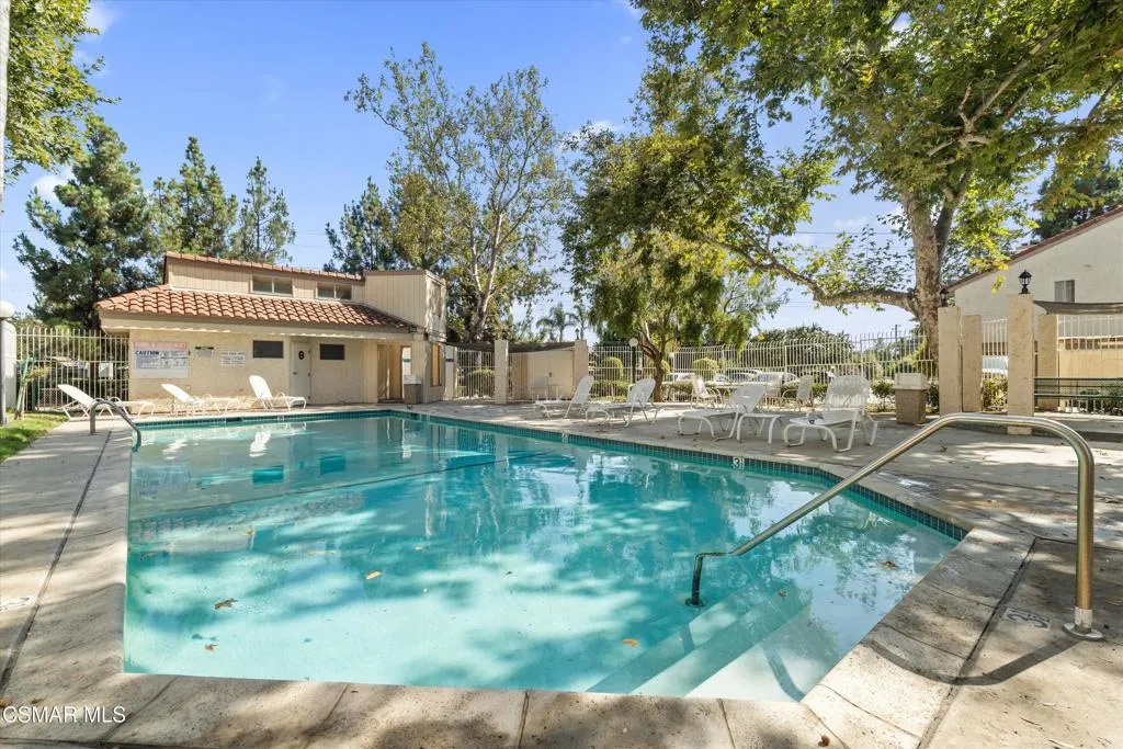 3306 Darby Street 402, Simi Valley, California 93063 home-pic-33