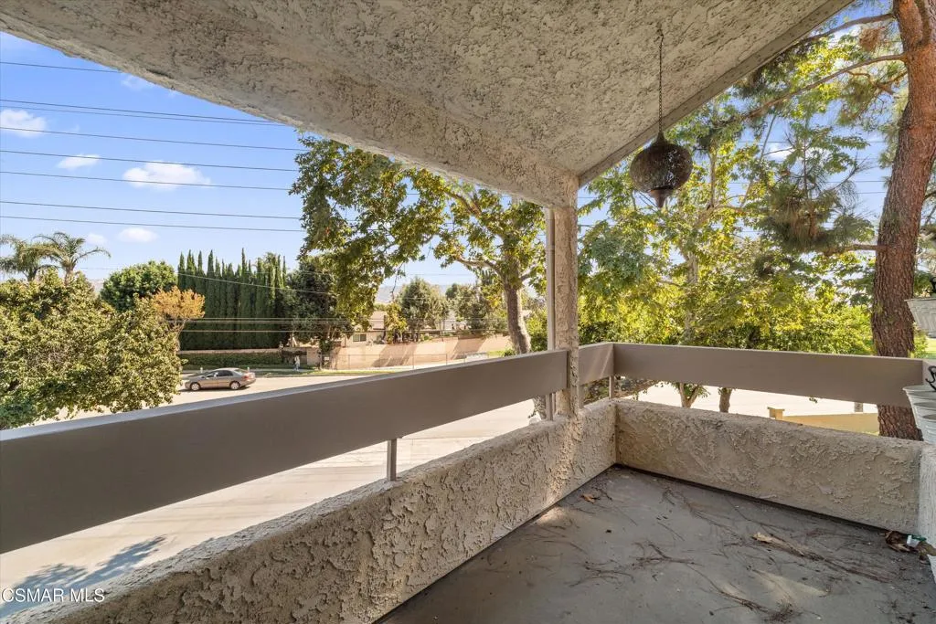 3306 Darby Street 402, Simi Valley, California 93063 home-pic-19