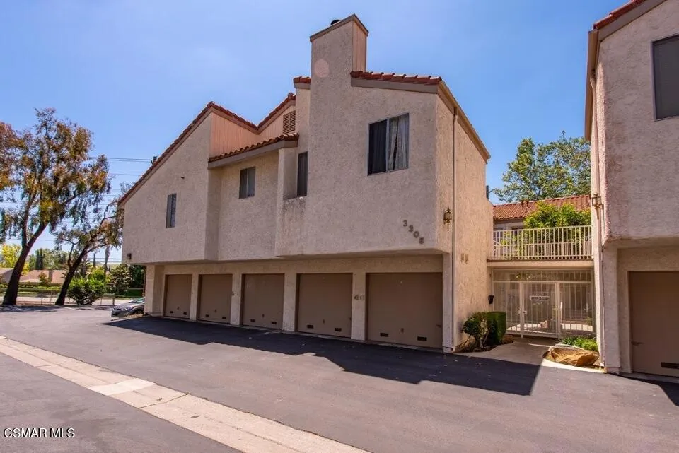 3306 Darby Street 402, Simi Valley, California 93063 home-pic-35
