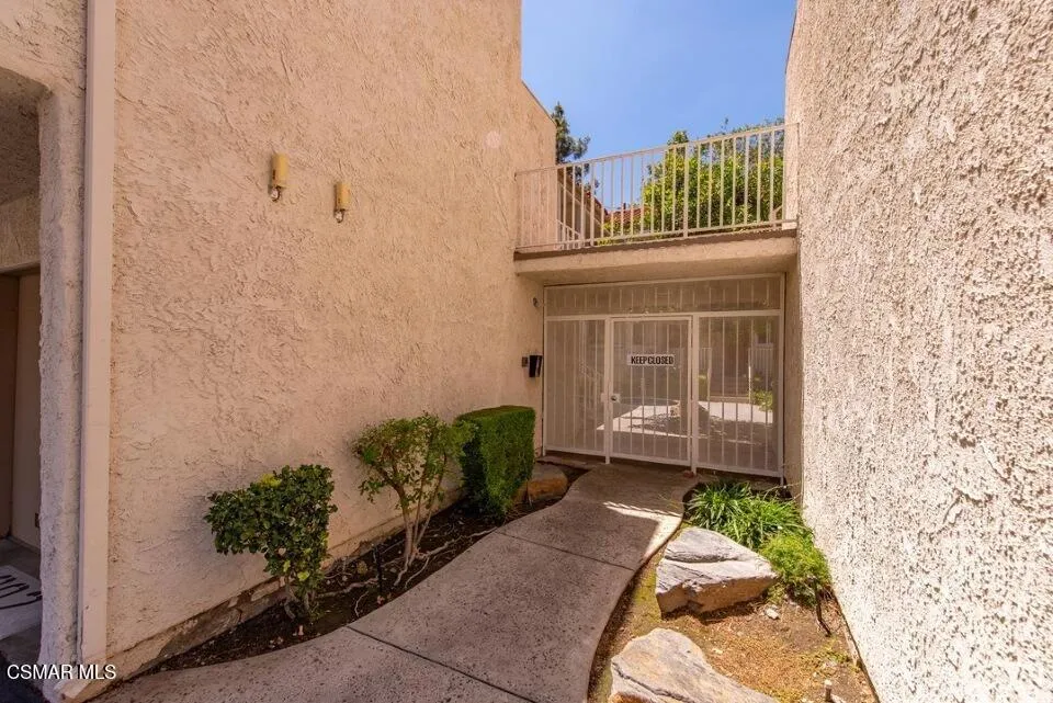 3306 Darby Street 402, Simi Valley, California 93063 home-pic-31