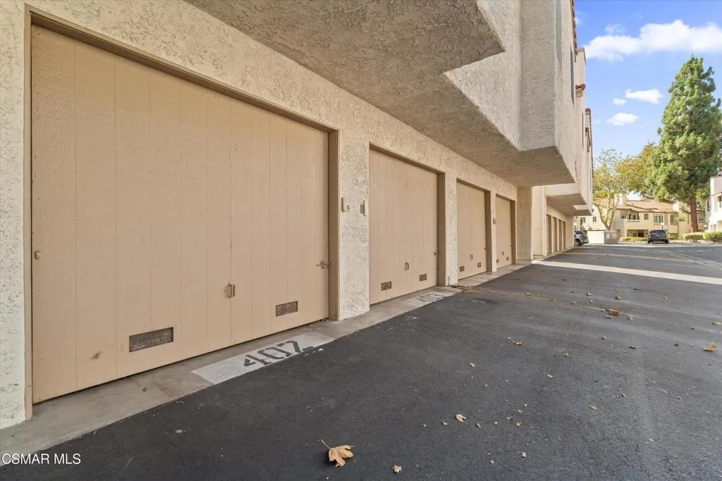 3306 Darby Street 402, Simi Valley, California 93063 home-pic-32