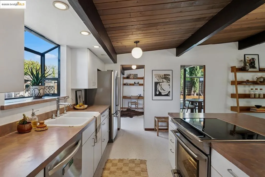 4020 Salem St, Concord, California 94521 home-pic-30