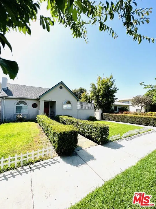 1048 Elm Avenue B, Glendale, California 91201, 1 Bedroom Bedrooms, ,1 BathroomBathrooms,Residential Lease,For Rent,ELM,25585429