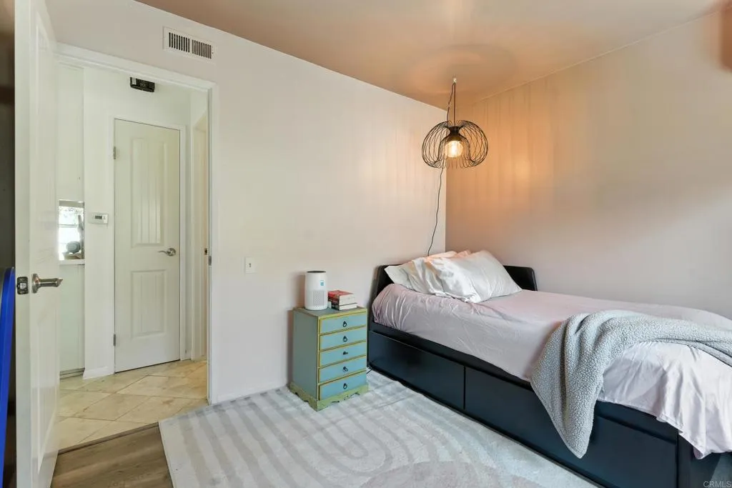 4252 Loma Riviera Lane, San Diego, California 92110 home-pic-22