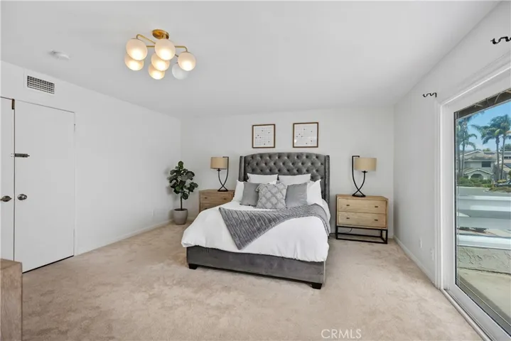 MASTER BEDROOM WITH SLODERS