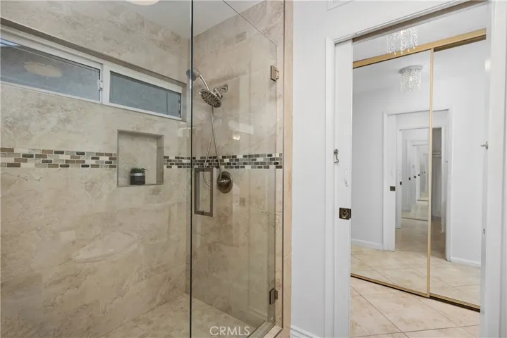 MASTER WALK-IN SHOWER