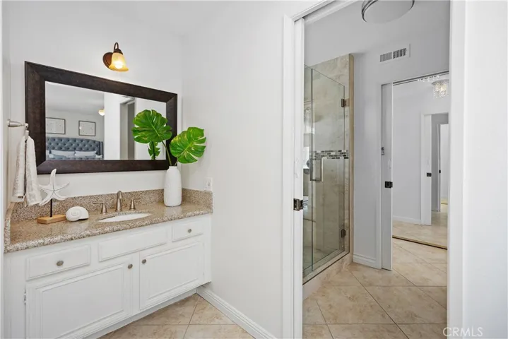 MASTER BATHROOM HIS & HER SIDES
