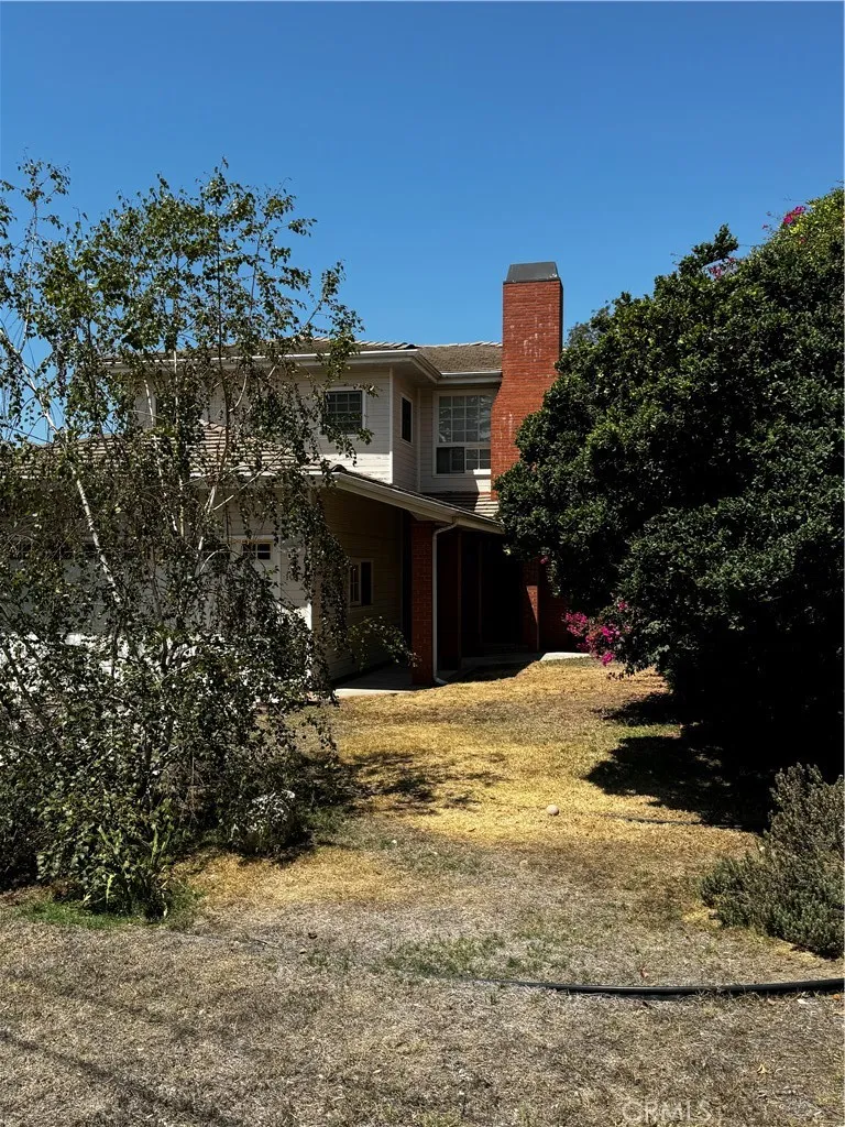 1083 E Elmwood Avenue, Burbank, California 91501, 4 Bedrooms Bedrooms, ,3 BathroomsBathrooms,Residential Lease,For Rent,Elmwood,BB25193745