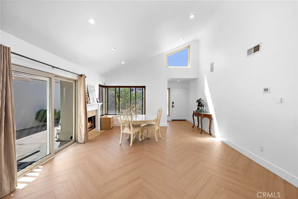 18 Navarre 133, Irvine, California 92612 home-pic-5