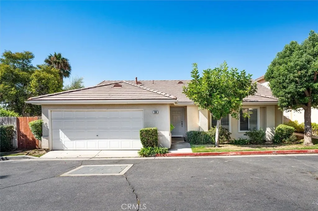 15232 Foothill Boulevard 138, Sylmar, California 91342, 3 Bedrooms Bedrooms, ,2 BathroomsBathrooms,Residential,For Sale,Foothill,SR25195198