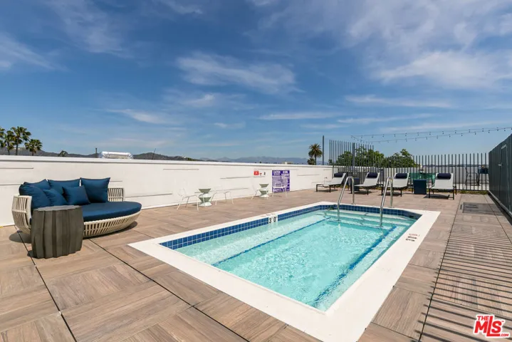 5801 Camerford Avenue 308, Los Angeles, California 90038