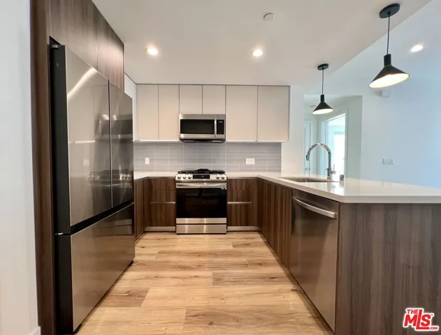 5801 Camerford Avenue 308, Los Angeles, California 90038