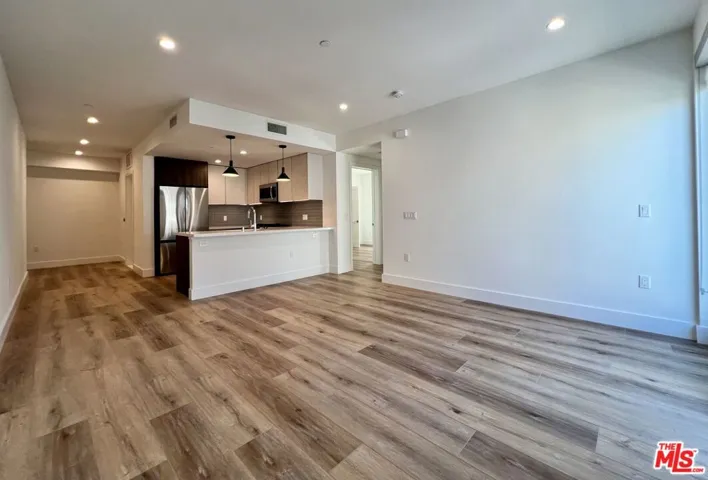 5801 Camerford Avenue 308, Los Angeles, California 90038