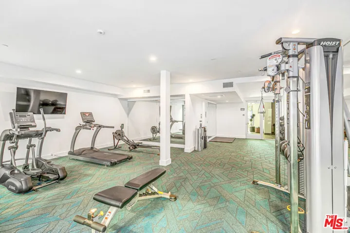 5801 Camerford Avenue 308, Los Angeles, California 90038