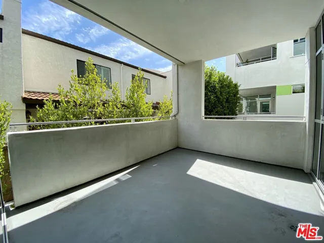 1232 N Kings Road 105, West Hollywood, California 90069