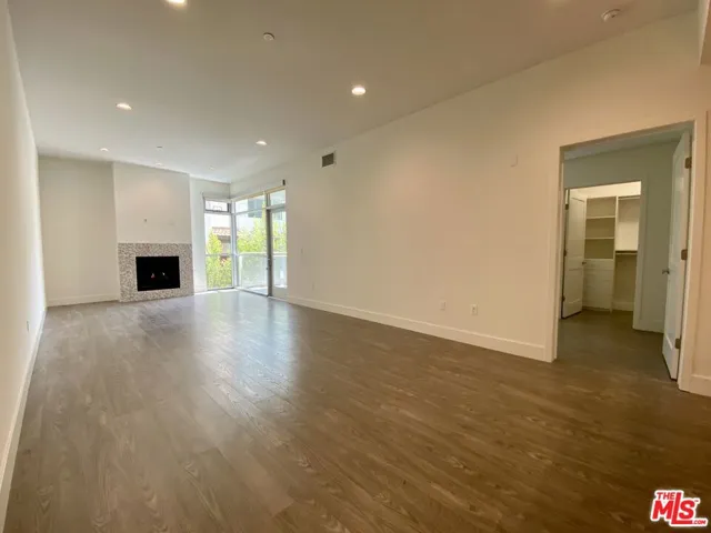 1232 N Kings Road 105, West Hollywood, California 90069