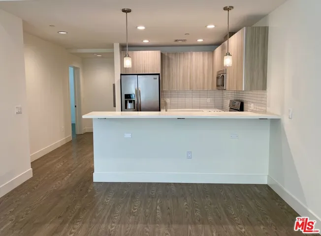 1232 N Kings Road 105, West Hollywood, California 90069