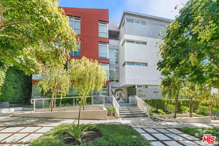 1232 N Kings Road 105, West Hollywood, California 90069