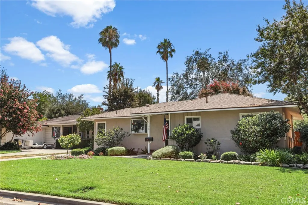 4758 El Molino Avenue, Riverside, California 92504 home-pic-2