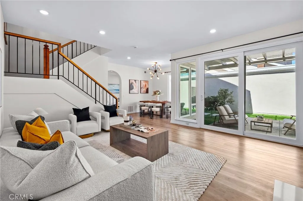 30 Woodland Drive, Irvine, California 92604 home-pic-8
