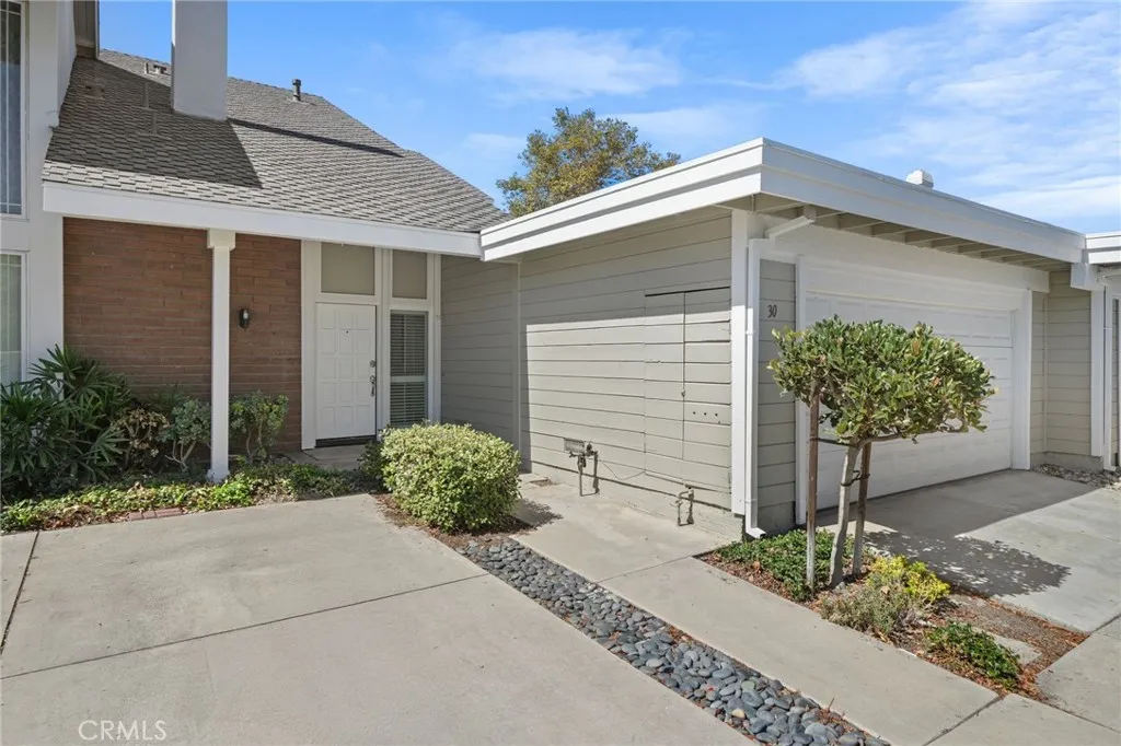 30 Woodland Drive, Irvine, California 92604 home-pic-2