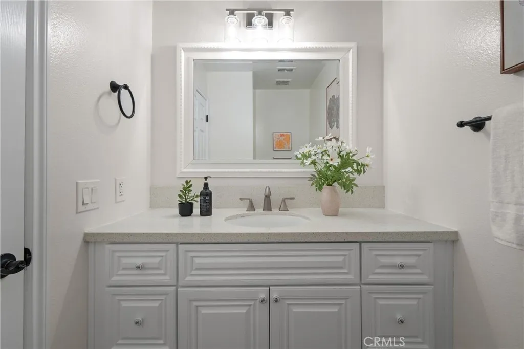 30 Woodland Drive, Irvine, California 92604 home-pic-4