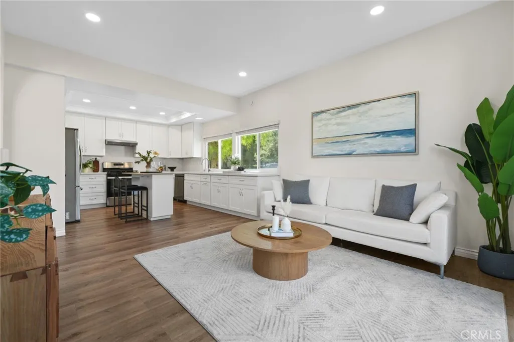 30 Woodland Drive, Irvine, California 92604 home-pic-12