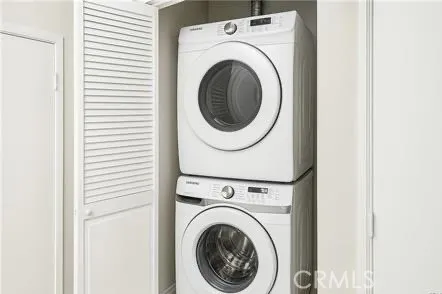 Washer/dryer included.
