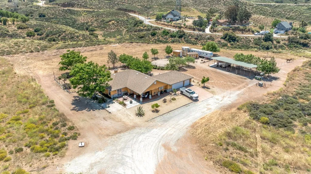 34554 Koontz Road, Agua Dulce, California 91390 home-pic-1